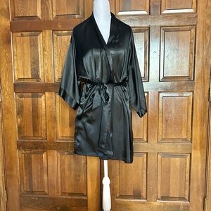 Victoria's Secret Kimono Robe Womens Size S/M Black Satin Long Sleeve Tie Sash